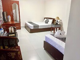 Frontier Hostel & Tours