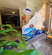 Frontier Hostel & Tours