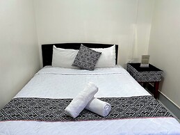 Frontier Hostel & Tours