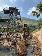 Frontier Hostel & Tours