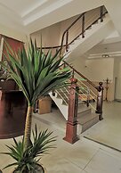 Frontier Hostel & Tours