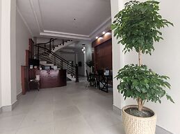 Frontier Hostel & Tours