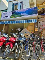 Frontier Hostel & Tours