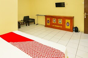OYO 93136 Hotel Santo Djaya 2