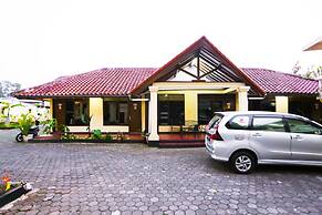 OYO 93136 Hotel Santo Djaya 2