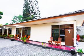 OYO 93136 Hotel Santo Djaya 2