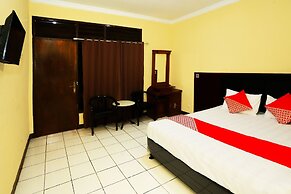 OYO 93136 Hotel Santo Djaya 2