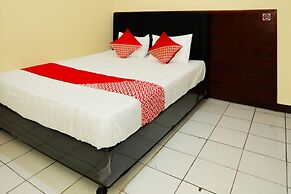 OYO 93136 Hotel Santo Djaya 2