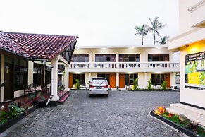 OYO 93136 Hotel Santo Djaya 2