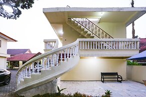 OYO 93136 Hotel Santo Djaya 2