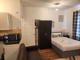 Immaculate 1-bedroom in Greenhithe