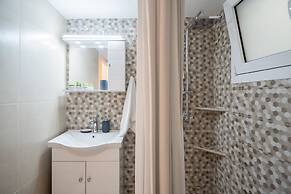 Modern Apartment with Acropolis view