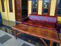OYO 93161 Nurul Hikmah Homestay Syariah & Sport Center