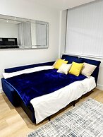 1 Bed Apartment near Old Trafford with Free car park