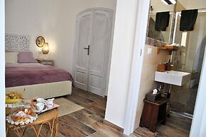 Room in B&B - Mariasofia Master Suite With Private Bathroom