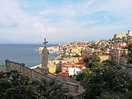 Room in B&B - Mariasofia Master Suite With Private Bathroom