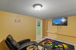 Desert Getaway w/ Pool: Near Palm Springs!