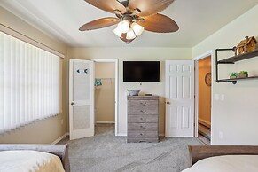 Luxurious Florida Home w/ Pool & Canal Access