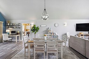 Luxurious Florida Home w/ Pool & Canal Access