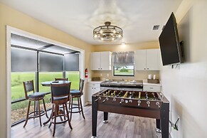 Luxurious Florida Home w/ Pool & Canal Access