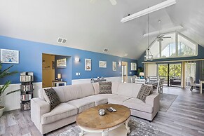 Luxurious Florida Home w/ Pool & Canal Access