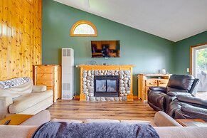 Kalkaska Retreat: Private Hot Tub, Dock, Fireplace