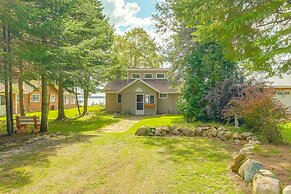 Kalkaska Retreat: Private Hot Tub, Dock, Fireplace