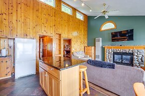 Kalkaska Retreat: Private Hot Tub, Dock, Fireplace
