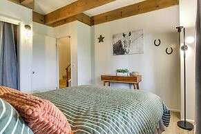 Cozy & Chic Lake Arrowhead Cabin w/ Deck!