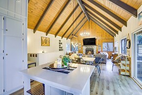 Cozy & Chic Lake Arrowhead Cabin w/ Deck!