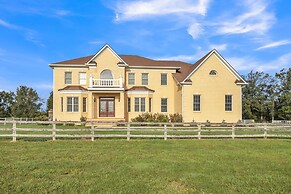 Bull Run Estate: Luxury Retreat W/ Scenic Views 6 Bedroom Home by Reda