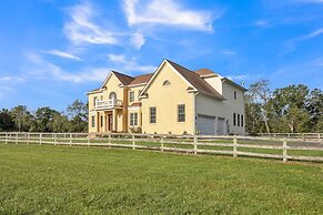 Bull Run Estate: Luxury Retreat W/ Scenic Views 6 Bedroom Home by RedA