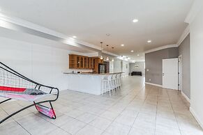 Bull Run Estate: Luxury Retreat W/ Scenic Views 6 Bedroom Home by RedA