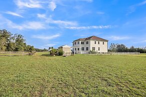 Bull Run Estate: Luxury Retreat W/ Scenic Views 6 Bedroom Home by RedA