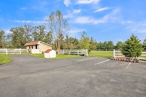 Bull Run Estate: Luxury Retreat W/ Scenic Views 6 Bedroom Home by RedA