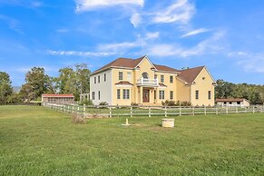 Bull Run Estate: Luxury Retreat W/ Scenic Views 6 Bedroom Home by RedA