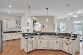 Bull Run Estate: Luxury Retreat W/ Scenic Views 6 Bedroom Home by RedA