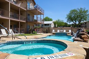 Ww I102 Restful River Retreat 2 Bedroom Condo by RedAwning