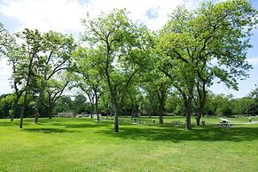 Ww I102 Restful River Retreat 2 Bedroom Condo by RedAwning