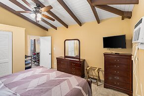 Caribbean View Style 1 Bedroom Condo by RedAwning