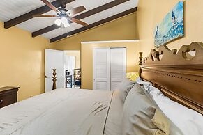 A Getaway From Your Getaway 1 Bedroom Condo by RedAwning