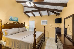 A Getaway From Your Getaway 1 Bedroom Condo by RedAwning