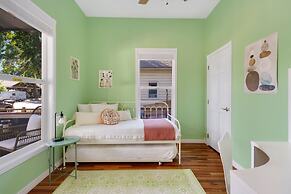 The Magnolia House in Old Town - Private Hot Tub