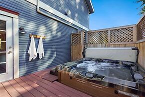 The Magnolia House in Old Town - Private Hot Tub