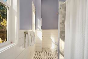 The Magnolia House in Old Town - Private Hot Tub