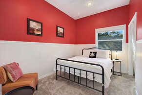 The Magnolia House in Old Town - Private Hot Tub