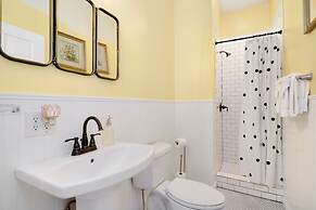 The Magnolia House in Old Town - Private Hot Tub