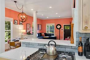 The Magnolia House in Old Town - Private Hot Tub