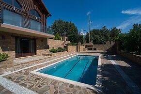 Evritos Villas & Suites with Pool
