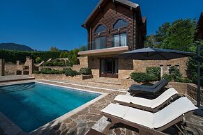 Evritos Villas & Suites with Pool